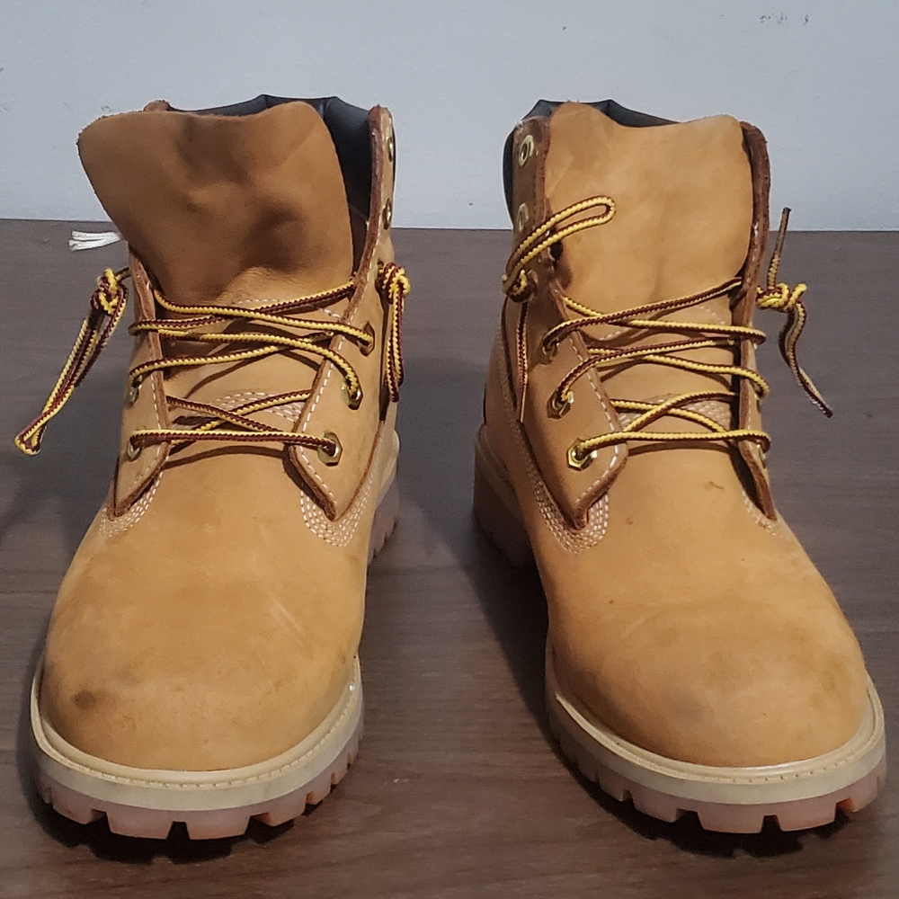 Timberland tan classic boots size 7 for boy, 8.5 for woman - Picture 6 of 10